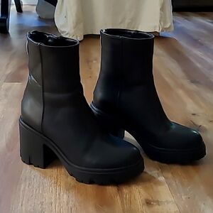 Steve Madden Black Platform Booties Size 5